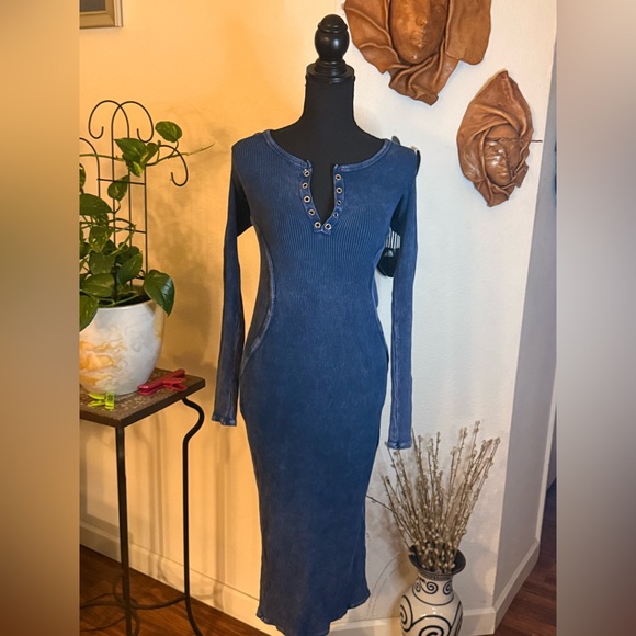 Fashion Nova “Noa” Mineral Wash Midi Dress - Navy - Picture 5 of 5